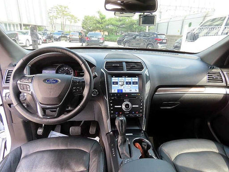 Ford Explorer — photo 07