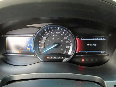 Ford Explorer — photo 09