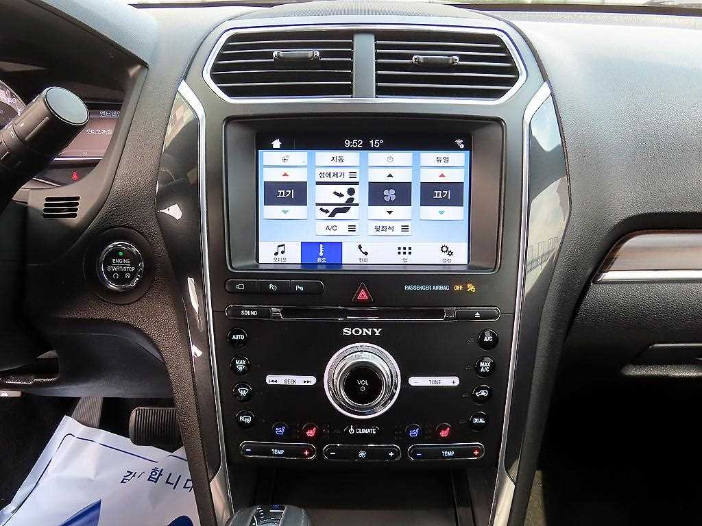 Ford Explorer — photo 12