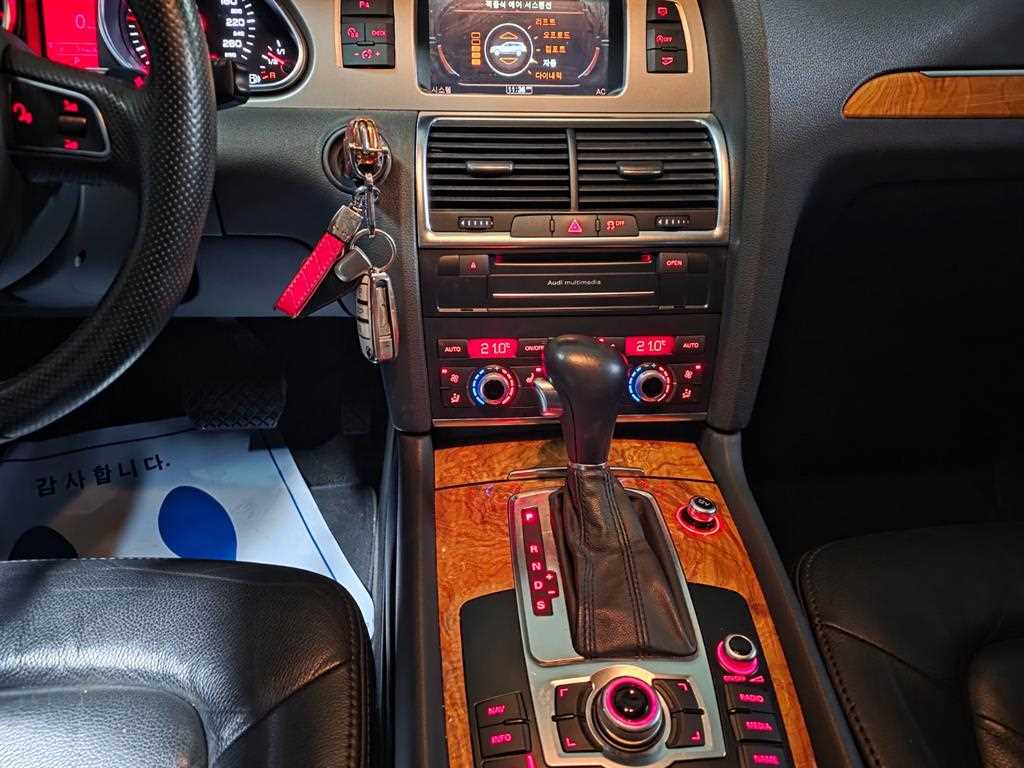 Audi Q7 — photo 08