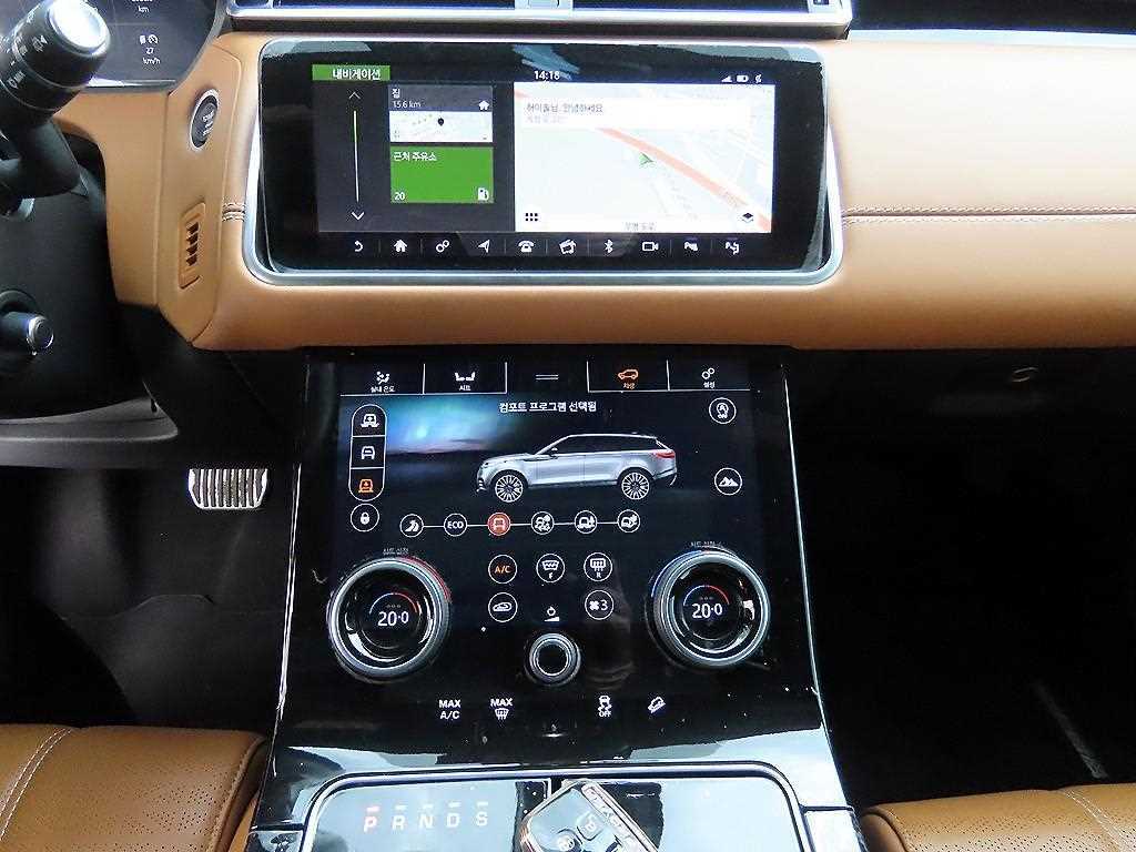 Land Rover Range Rover Velar — photo 14