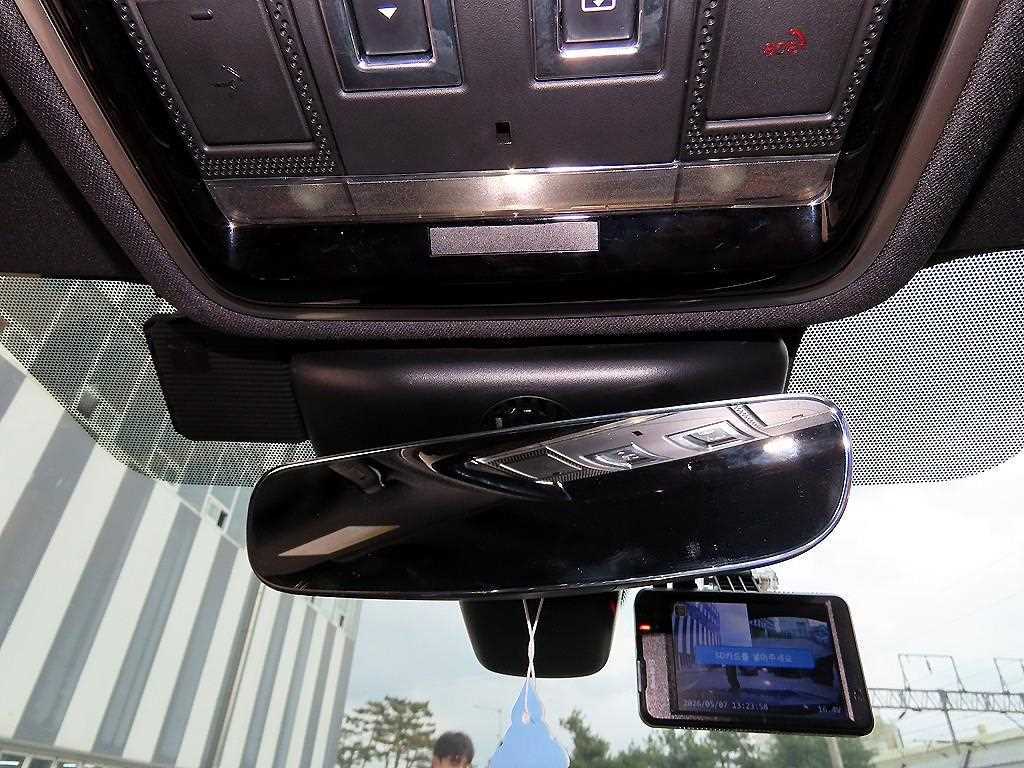 Land Rover Range Rover Velar — photo 15