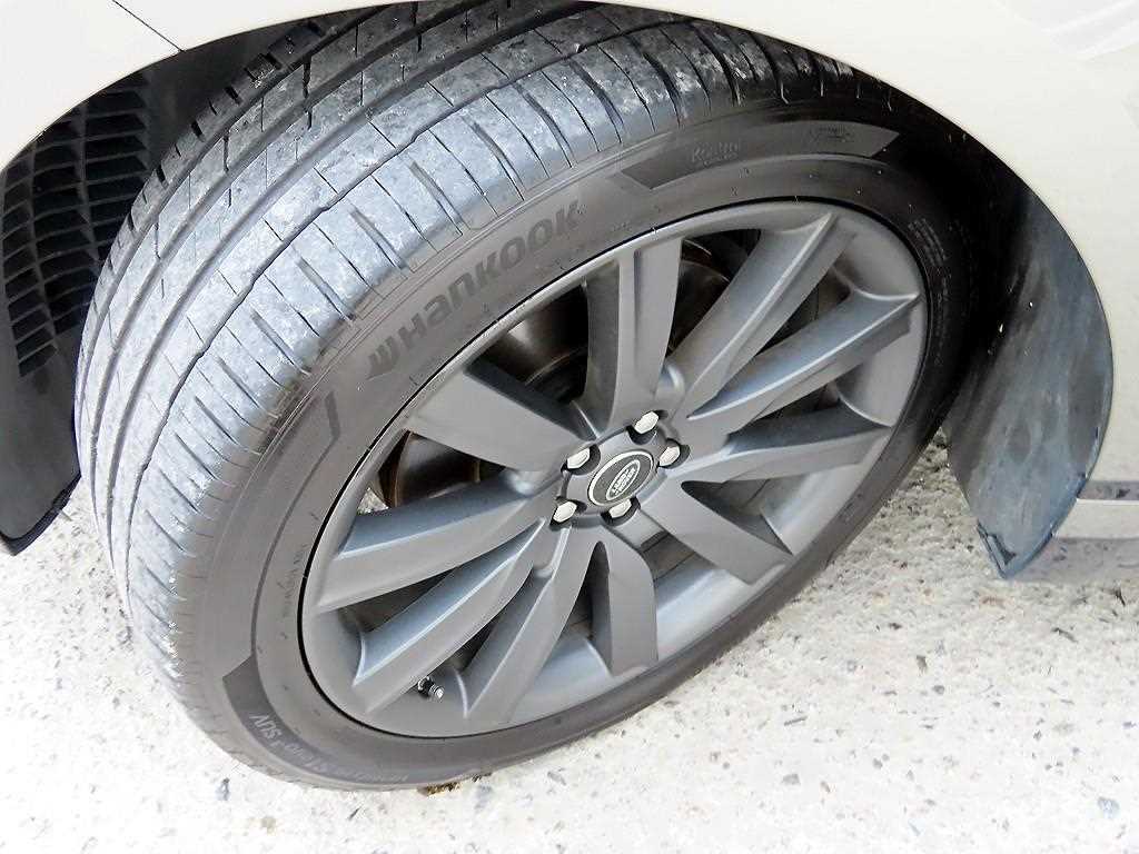 Land Rover Range Rover Velar — photo 20