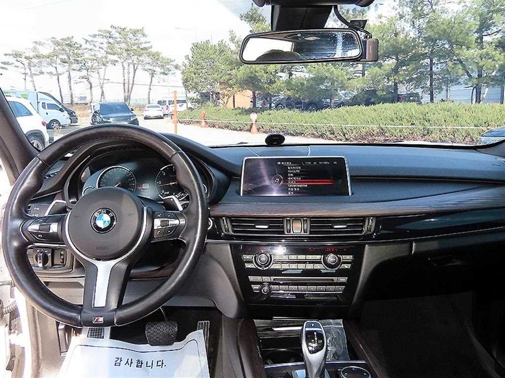 BMW X5 — photo 07
