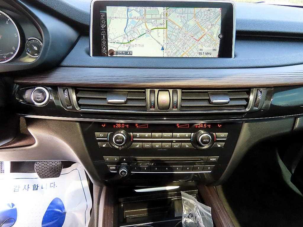 BMW X5 — photo 12