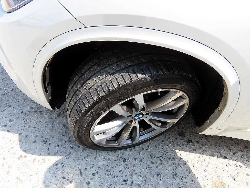 BMW X5 — photo 20