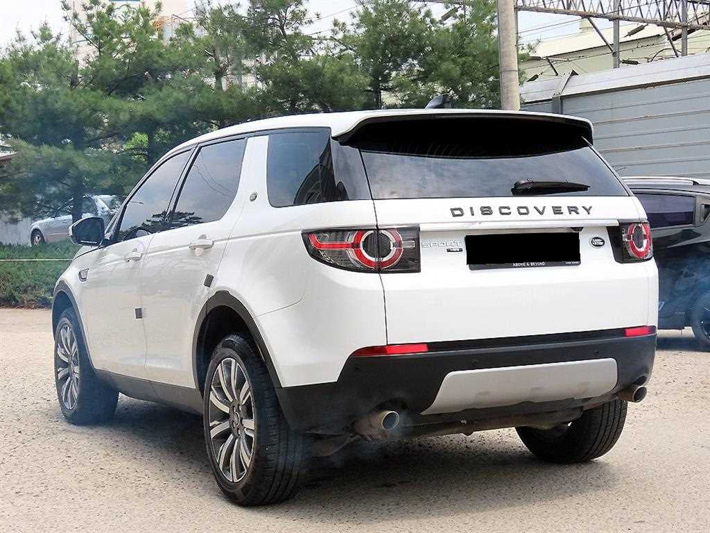 Land Rover Discovery Sport — photo 03
