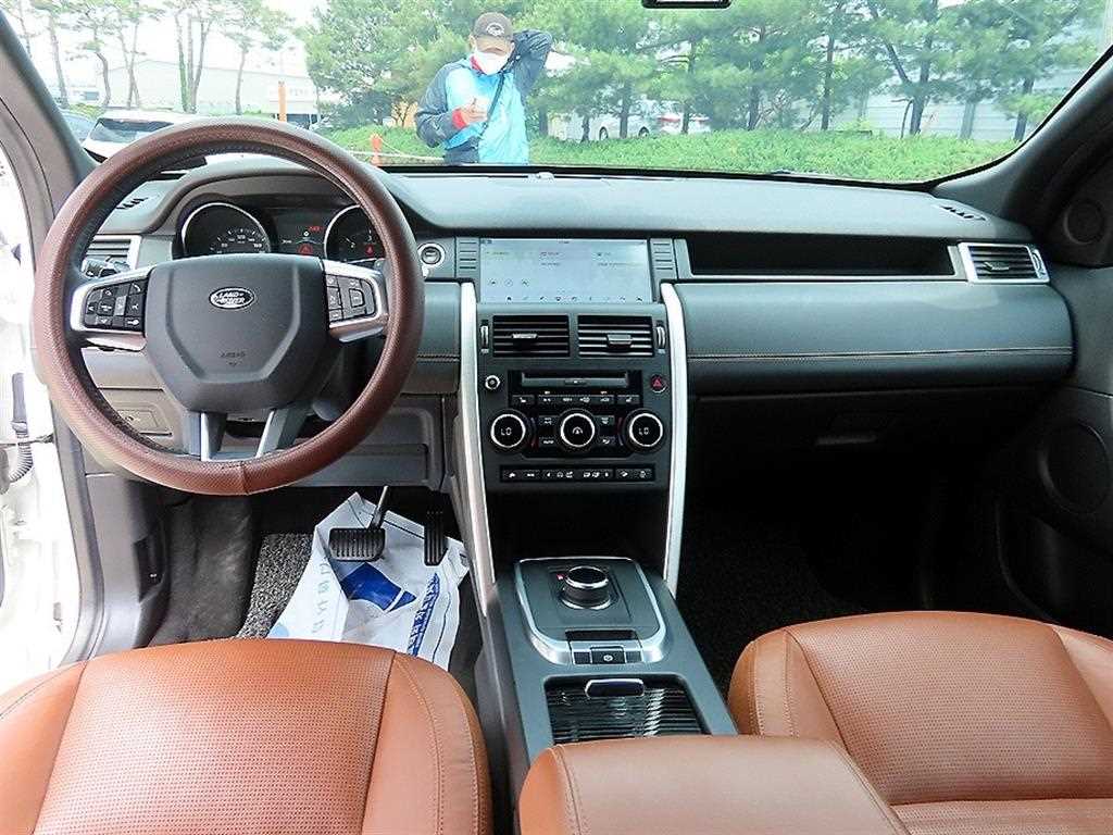 Land Rover Discovery Sport — photo 07