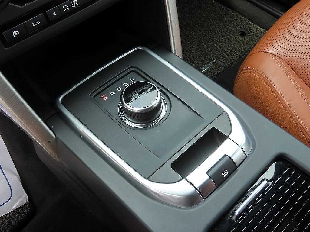 Land Rover Discovery Sport — photo 10