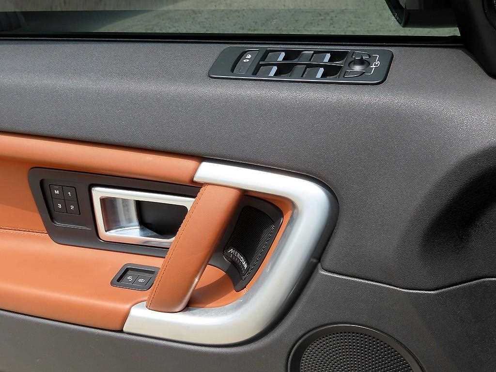 Land Rover Discovery Sport — photo 11