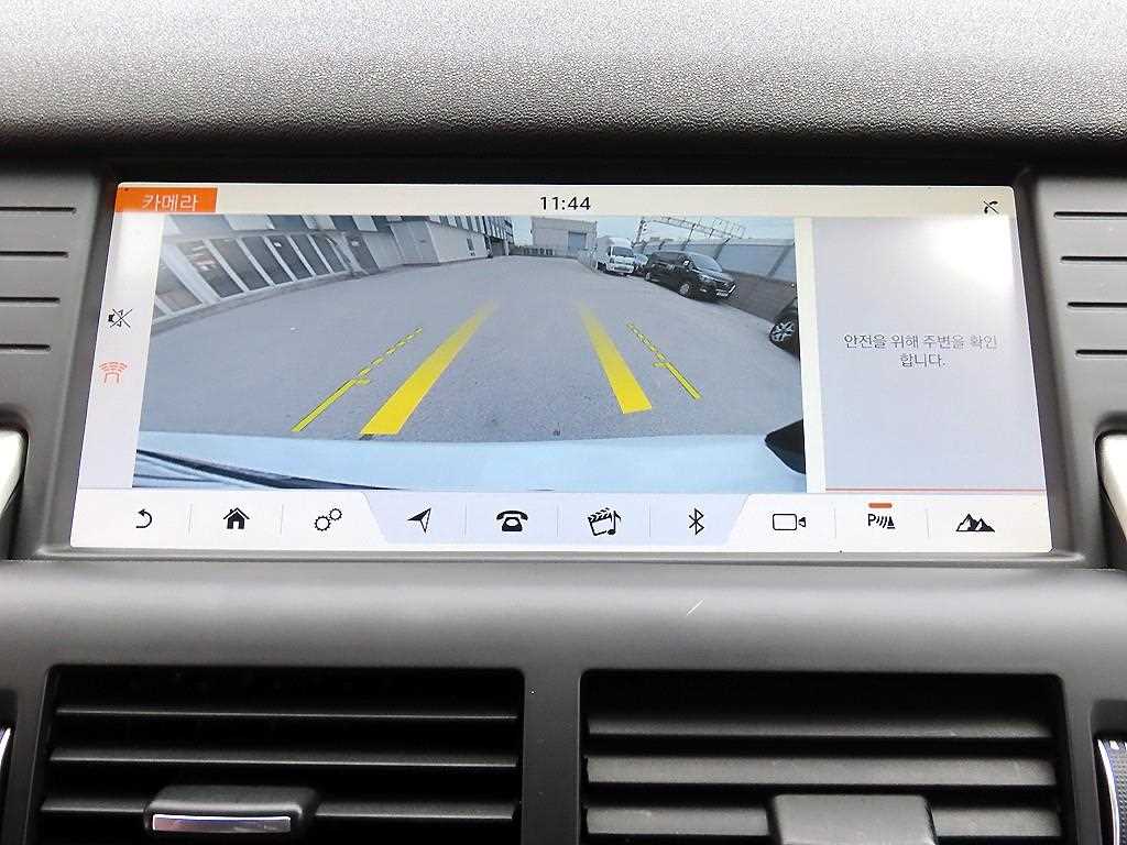 Land Rover Discovery Sport — photo 13