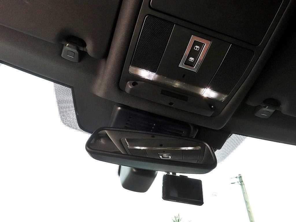 Land Rover Discovery Sport — photo 14