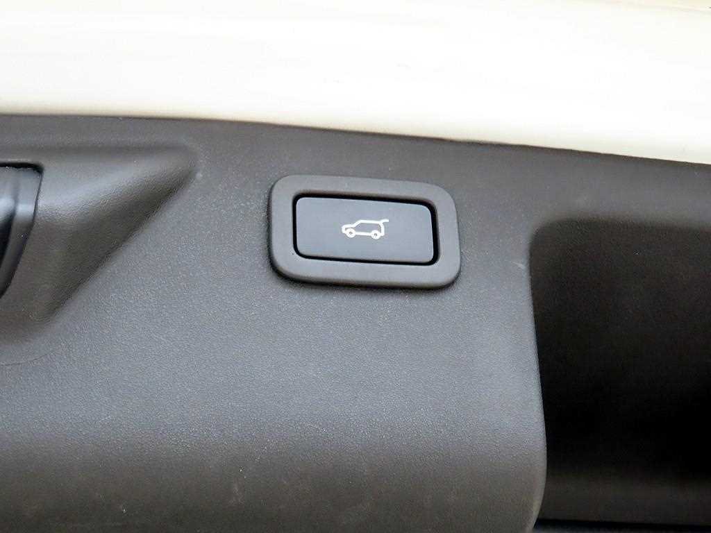 Land Rover Discovery Sport — photo 17