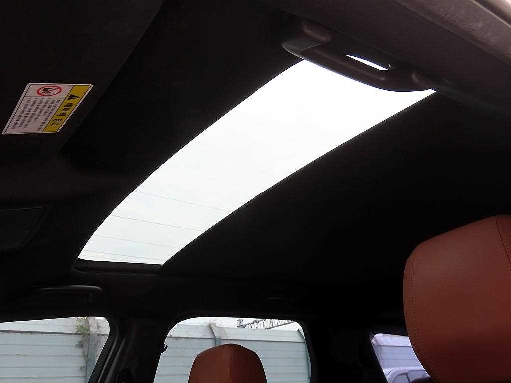 Land Rover Discovery Sport — photo 18