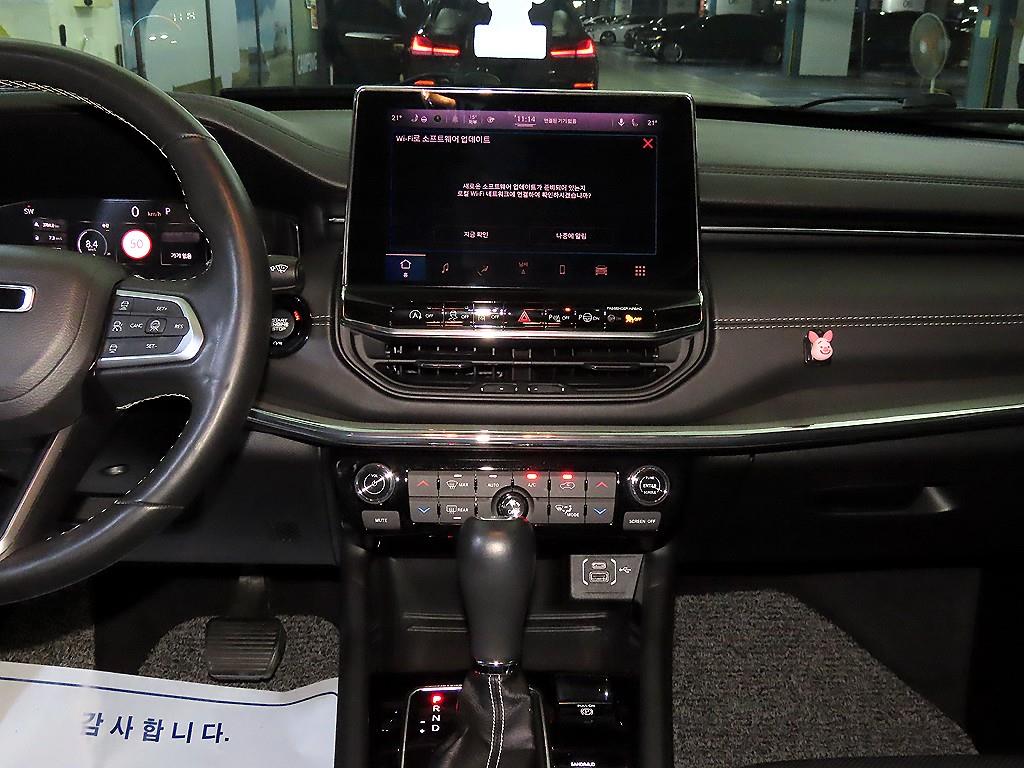Jeep Compass — photo 11