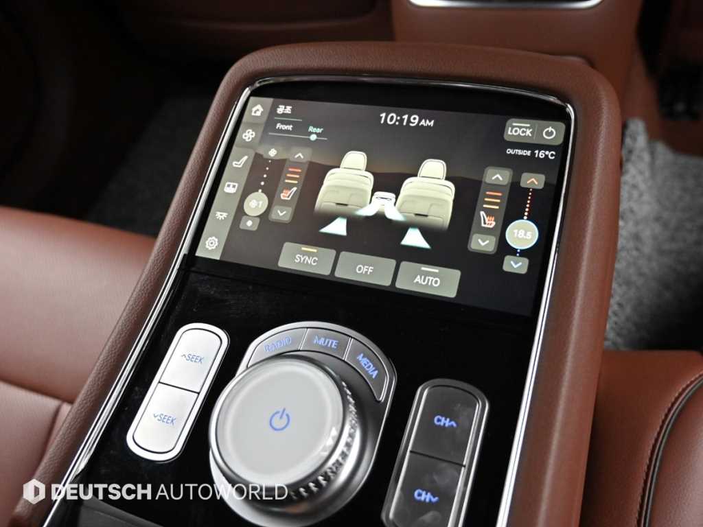 Genesis G90 — photo 16