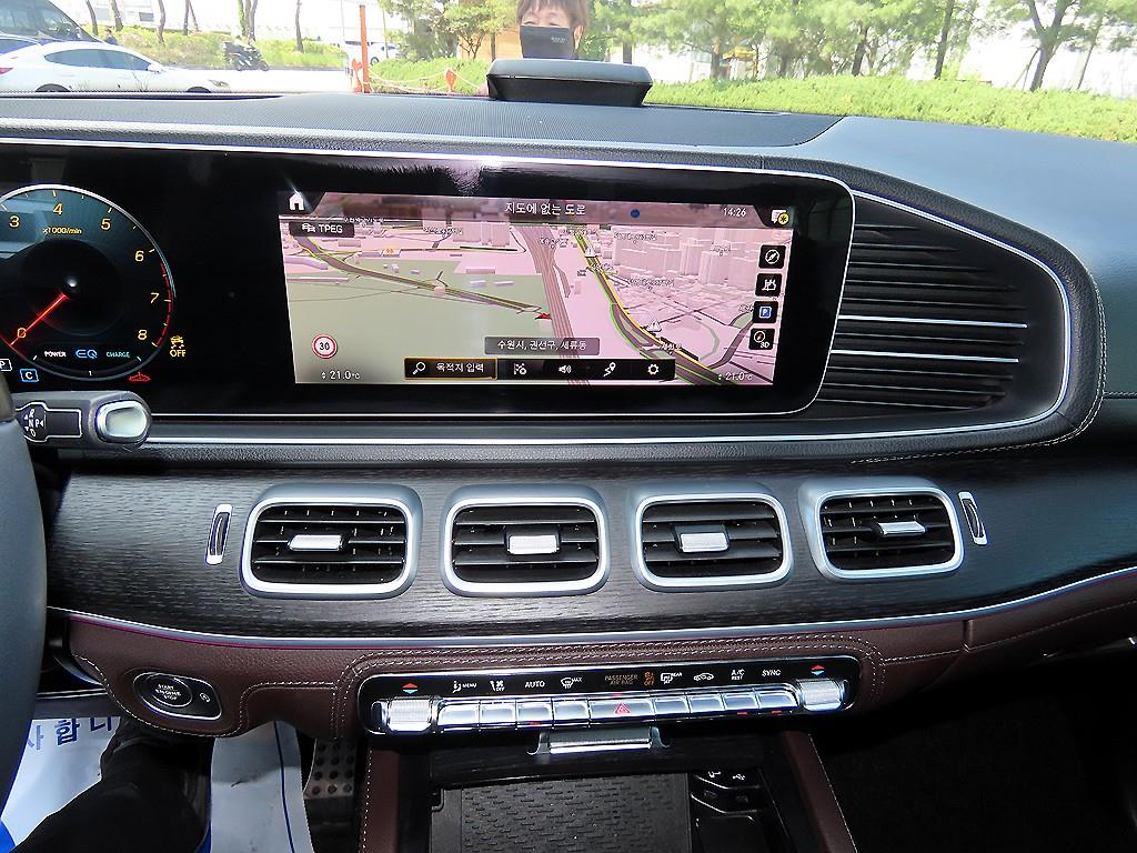 Mercedes-Benz GLS-Class — photo 13