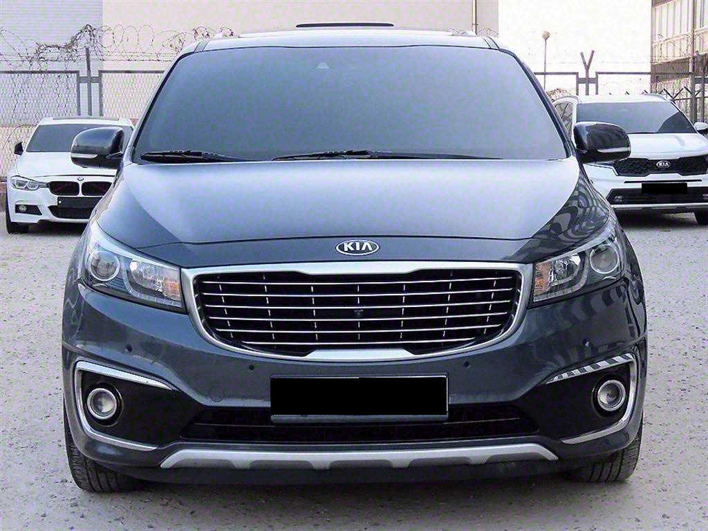 Kia Carnival — photo 01