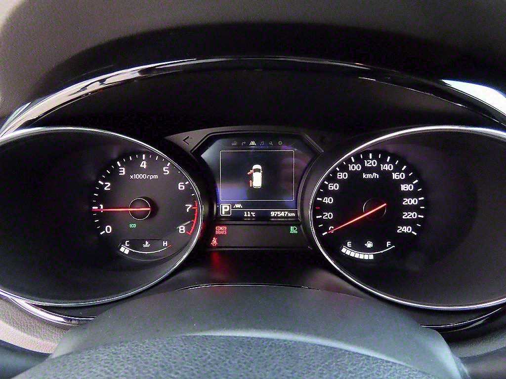 Kia Carnival — photo 10