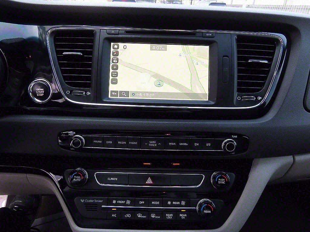 Kia Carnival — photo 12