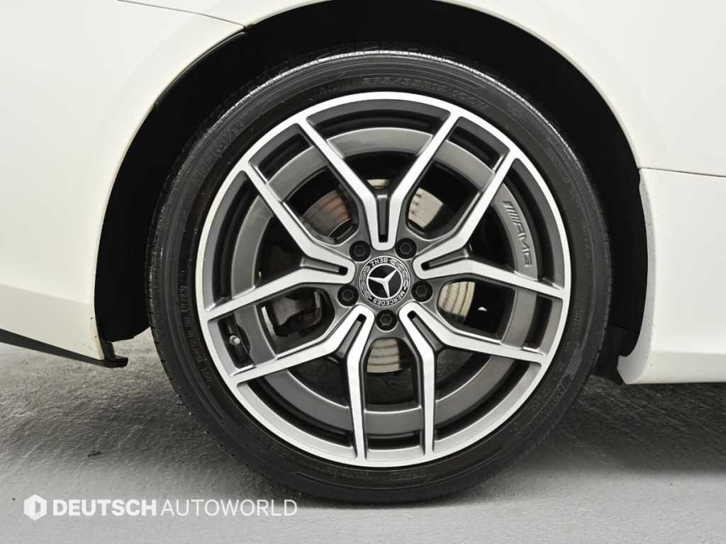 Mercedes-Benz E-Class — photo 05