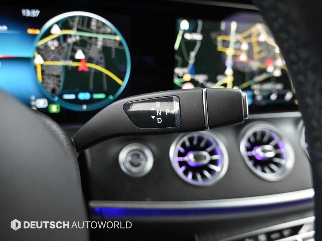 Mercedes-Benz E-Class — photo 09