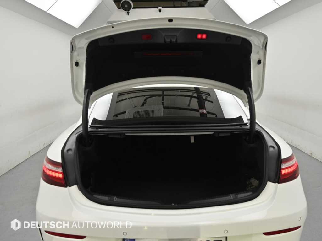 Mercedes-Benz E-Class — photo 19