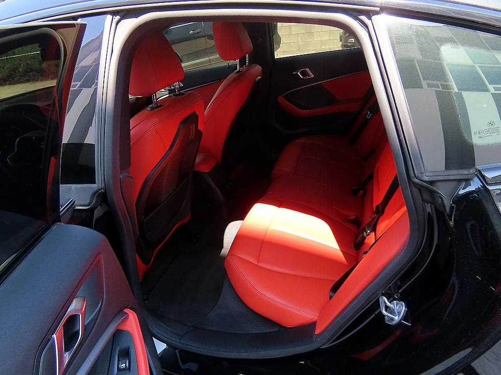 BMW 2-Series — photo 06