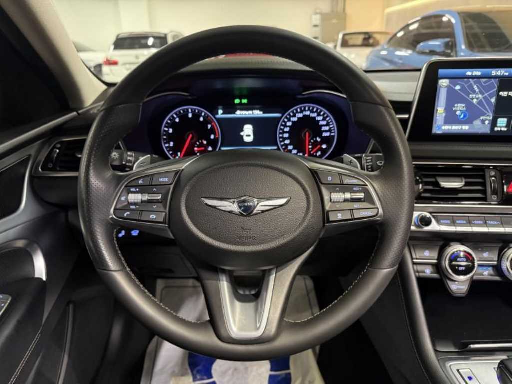 Genesis G70 — photo 09