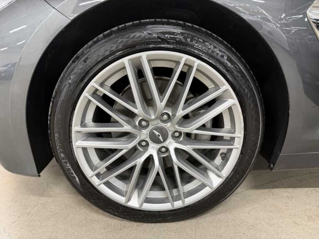 Genesis G70 — photo 19