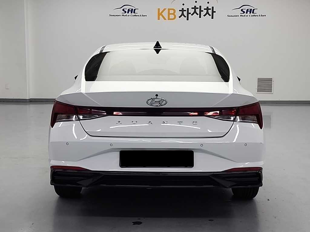 Hyundai Avante — photo 03