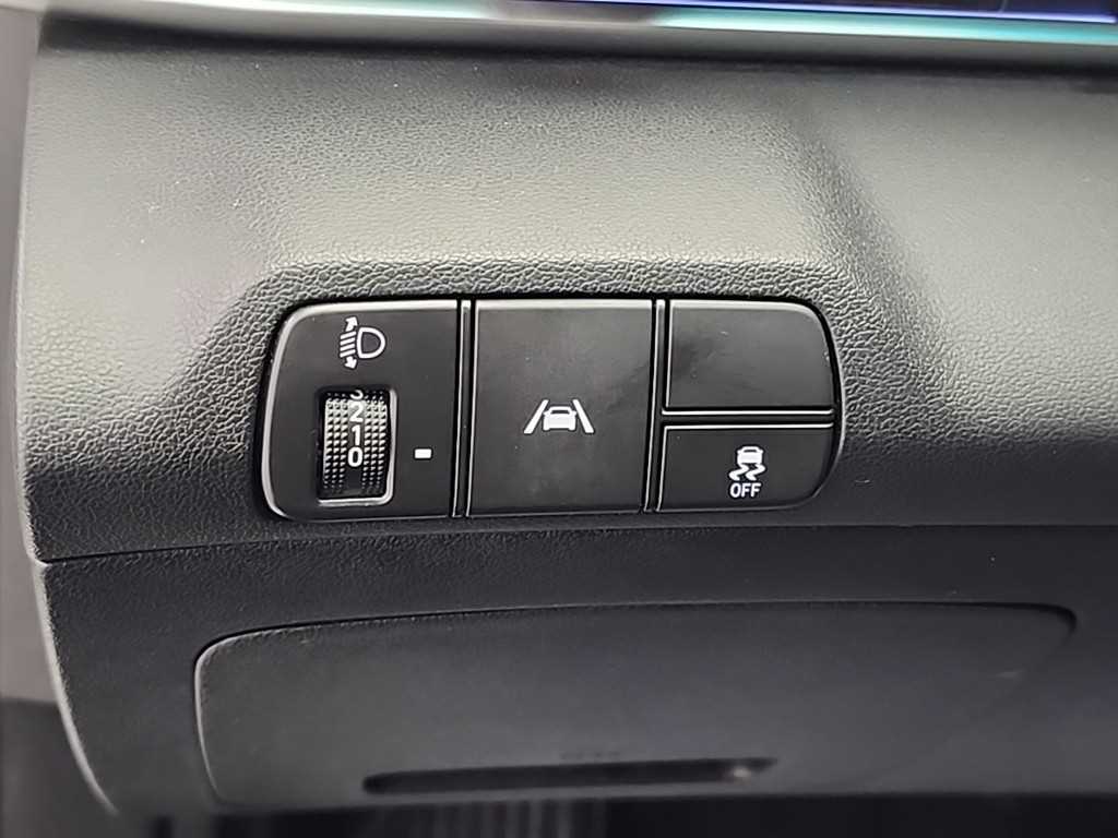 Hyundai Avante — photo 17