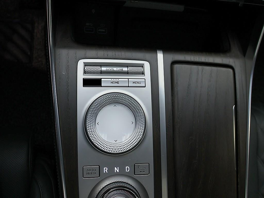 Genesis GV80 — photo 09