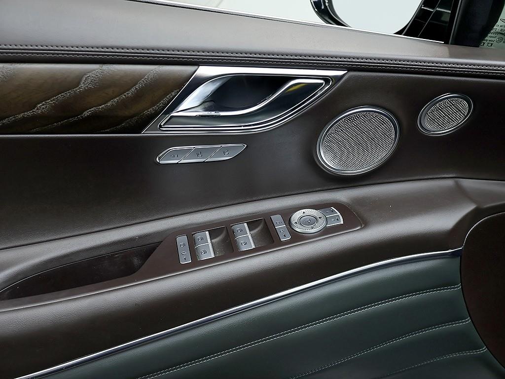 Genesis GV80 — photo 13