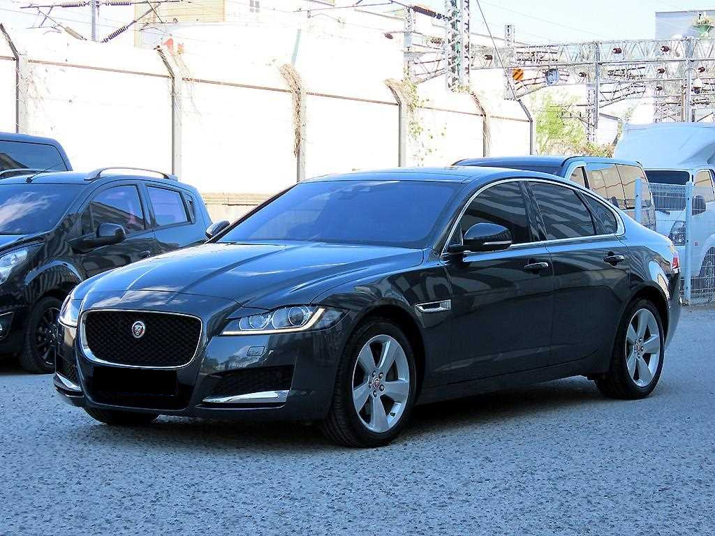Jaguar XF — photo 02