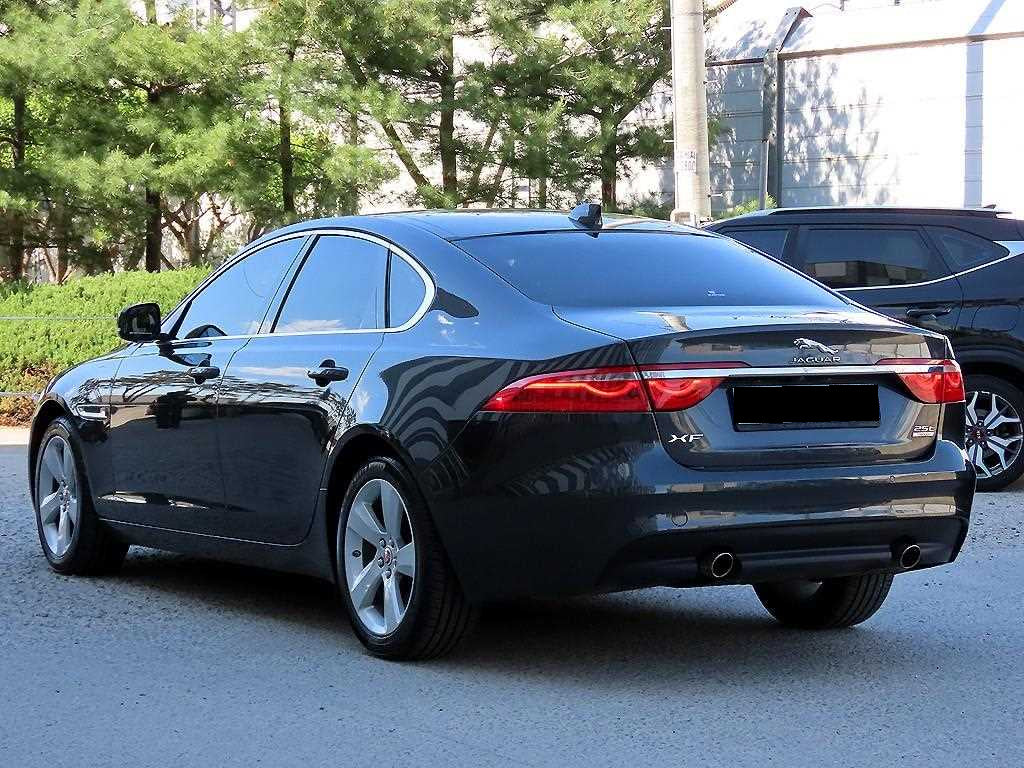 Jaguar XF — photo 03