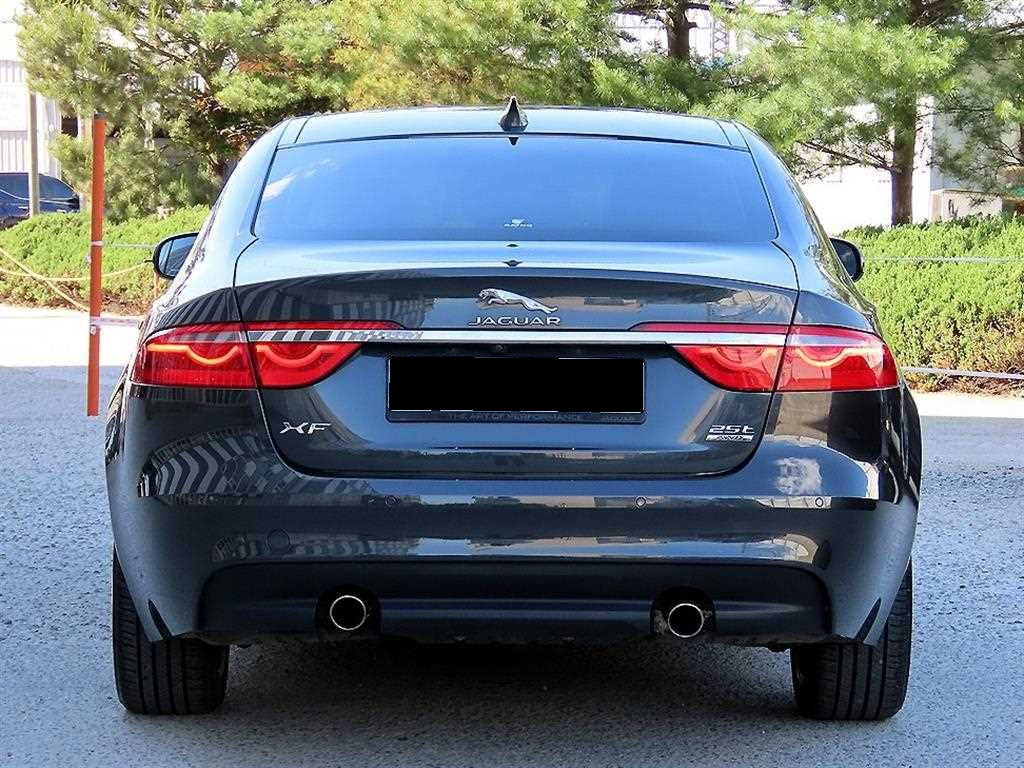Jaguar XF — photo 04