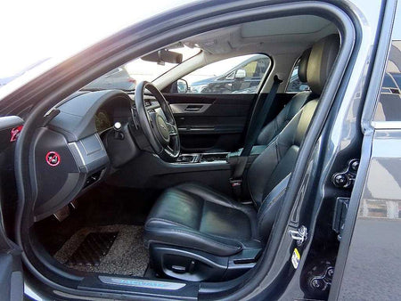 Jaguar XF — photo 05