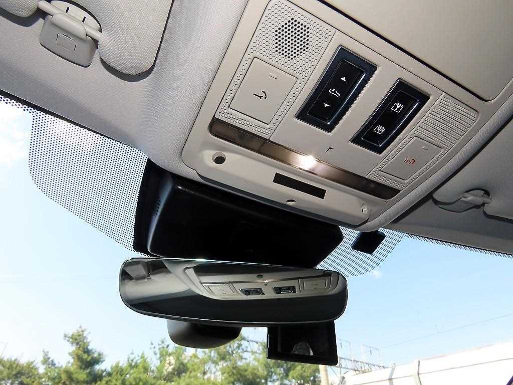 Jaguar XF — photo 15