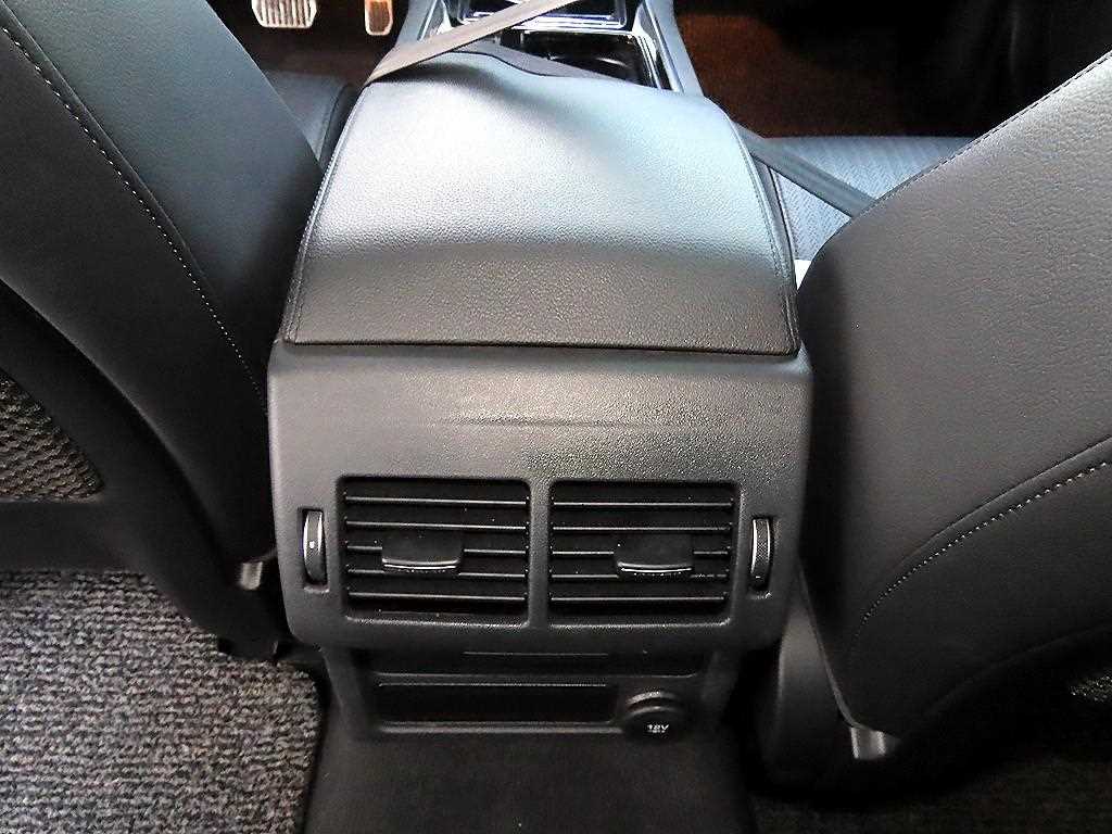 Jaguar XF — photo 16