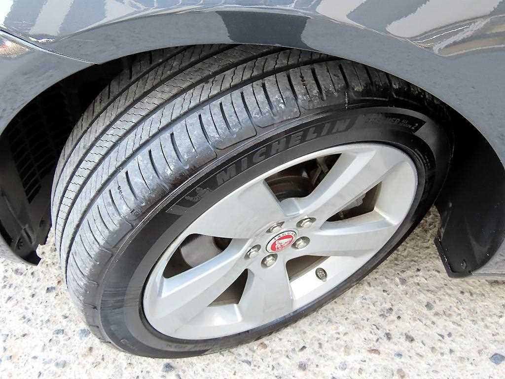 Jaguar XF — photo 20