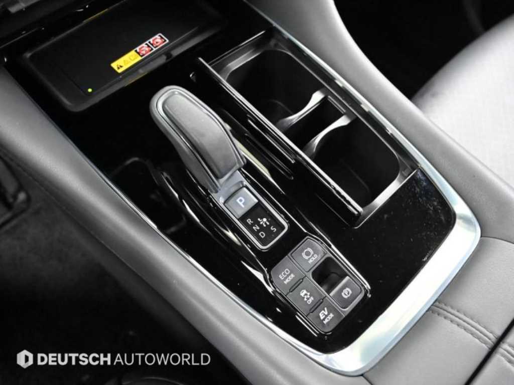 Toyota Alphard — photo 09