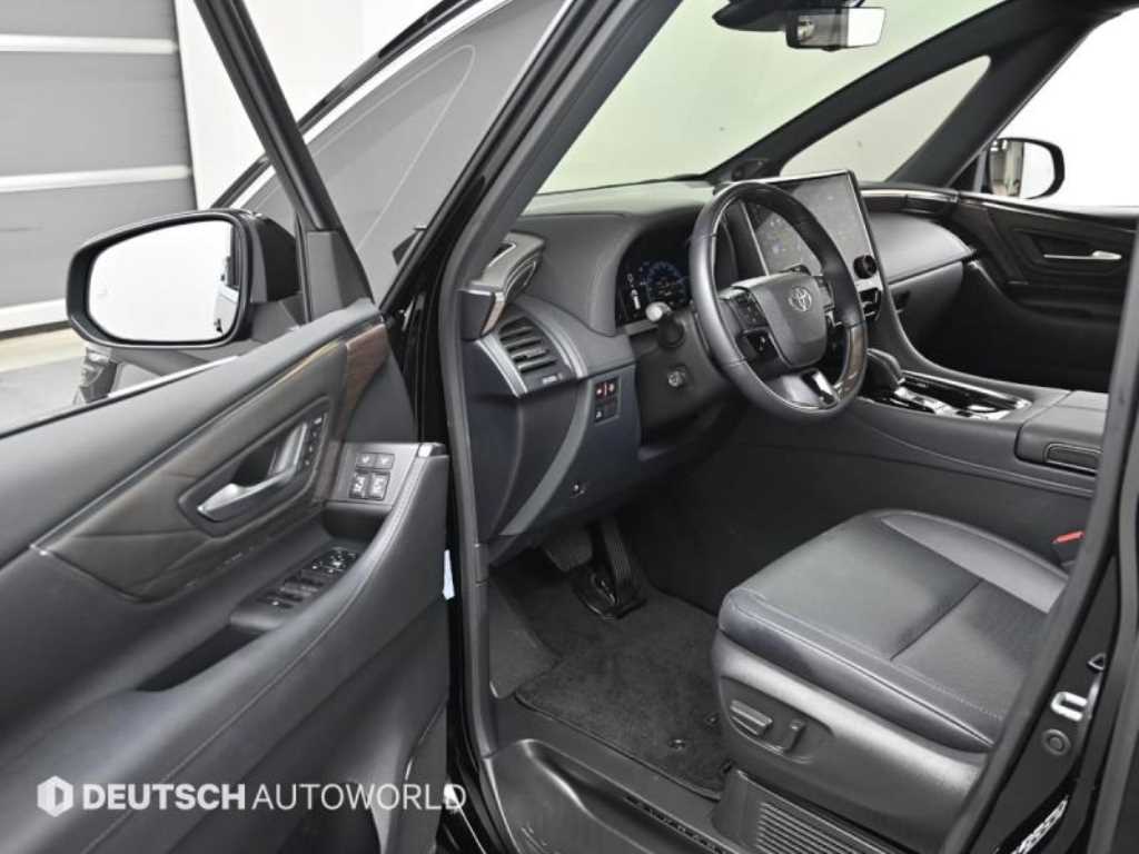 Toyota Alphard — photo 11