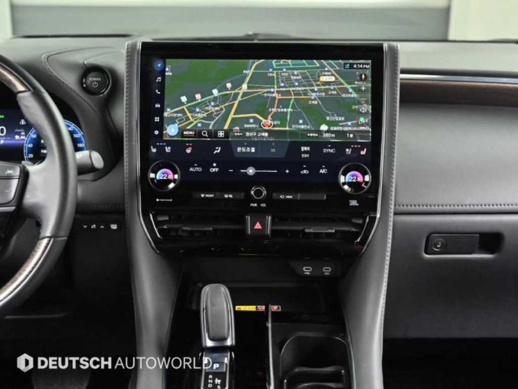 Toyota Alphard — photo 14