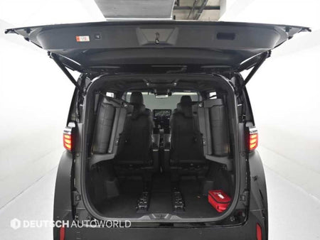 Toyota Alphard — photo 19