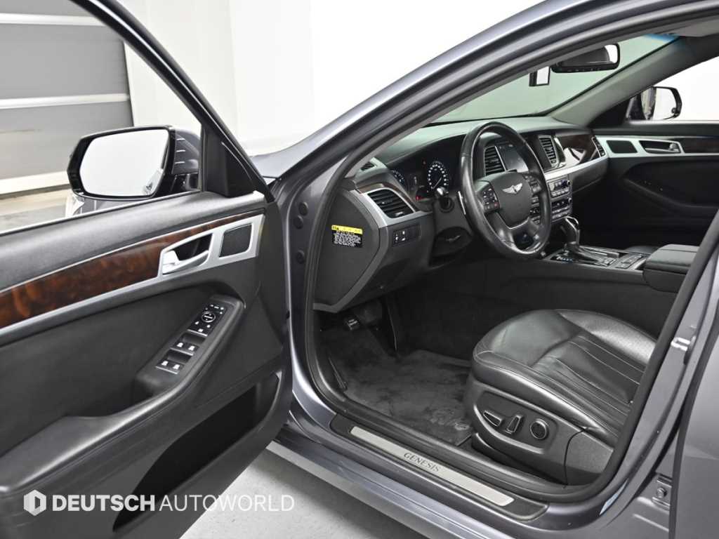 Hyundai Genesis — photo 11
