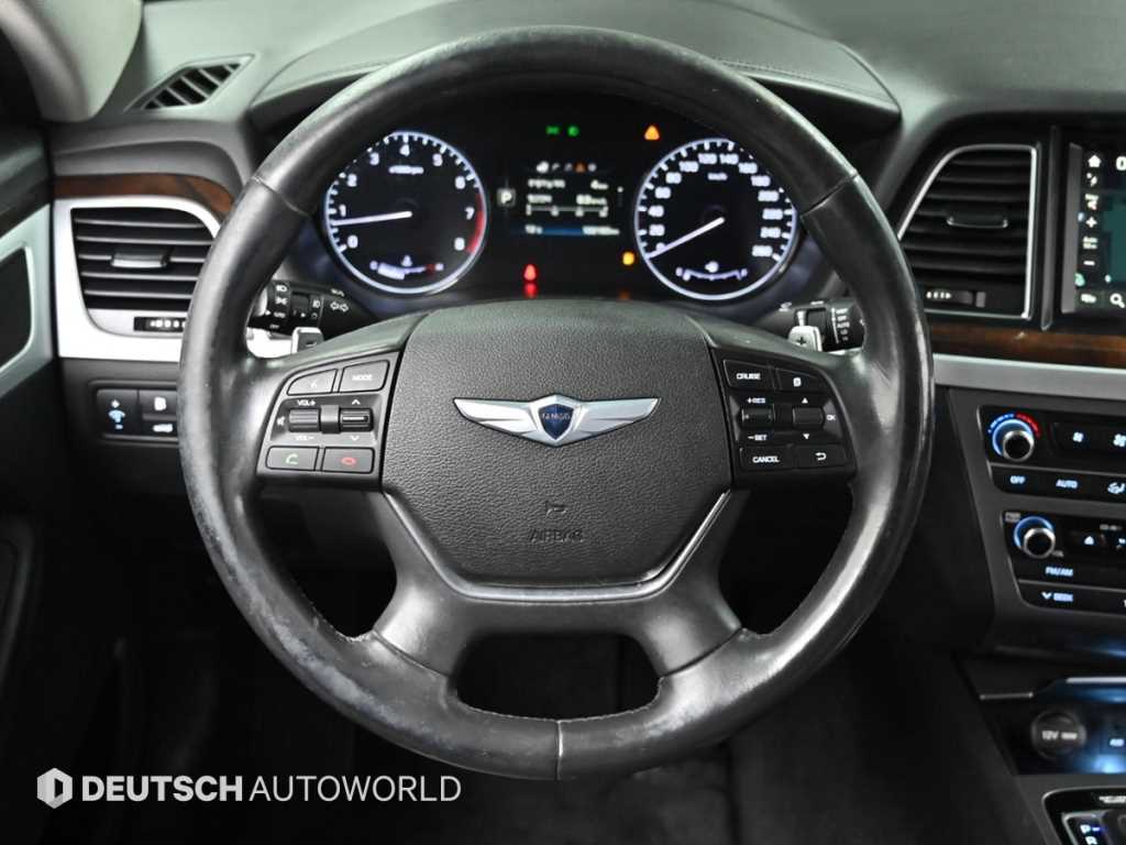 Hyundai Genesis — photo 13