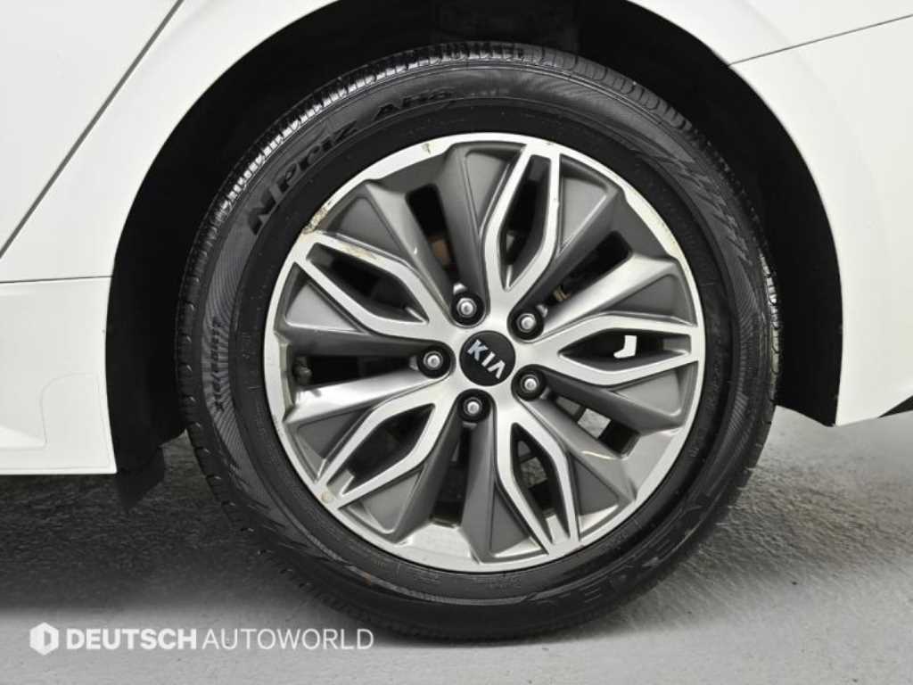 Kia K5 — photo 05