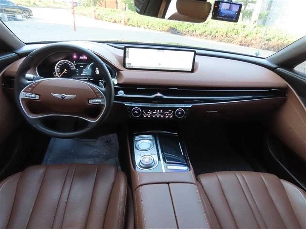 Genesis G80 — photo 09