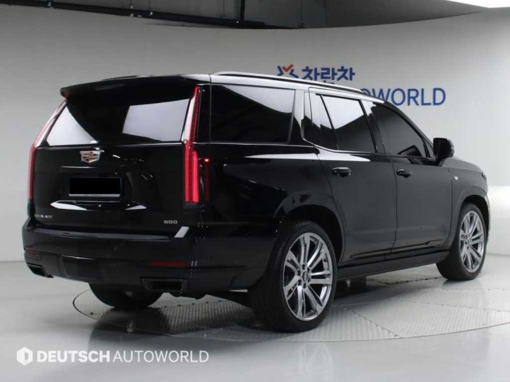 Cadillac Escalade — photo 02